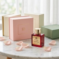 Boîte de présentation rigide carrée personnalisable de style livre avec revêtement UV et fermeture magnétique pour l'emballage de parfums et de bougies parfumées