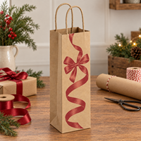 Sac cadeau en papier kraft pour bouteille de vin avec ruban satiné imprimé sur le devant et poignées torsadées - Brun naturel