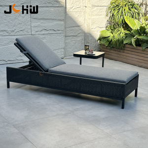 Vente directe usine : Chaises longues d'extérieur modernes en rotin PE avec structure en aluminium pour parcs et villas, avec coussin durable et imperméable - Product Image 2
