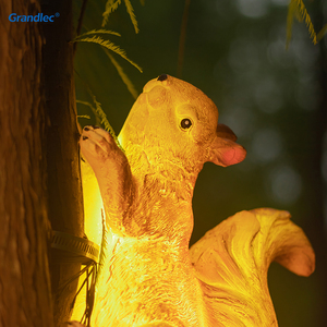 קישוטי גינה של סנאים, פסל שרף, נוף מדשאה, קישוט לחג המולד עם תאורה - Product Image 4