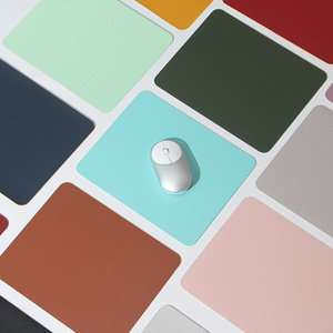 Mignon <span class=keywords><strong>Simple</strong></span> Ins Style tapis de souris sans fil petit tapis de bureau en cuir pur pour clavier d'ordinateur portable en caoutchouc en gros pour une utilisation au bureau - Product Image 5