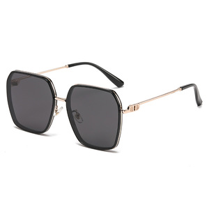 Gafas de Sol Cuadradas Modernas para Mujer, Lentes Polarizadas TAC con Protección UV400, Estilo para Viajes al Aire Libre - Product Image 1