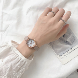 Montres pour femmes de petite taille, au style moderne et tendance, faciles à assortir, minimalistes, pour les écolières, avec des cadrans de petite taille. - Product Image 3