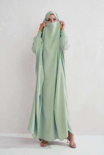 Green Niqab: Modest & Breathable Islamic Wear