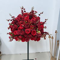 Fabrikpreis Künstliche Rote Rosen-Arrangement Girlande Dekorativer Ständer Blumenball Tischdekoration für Hochzeiten