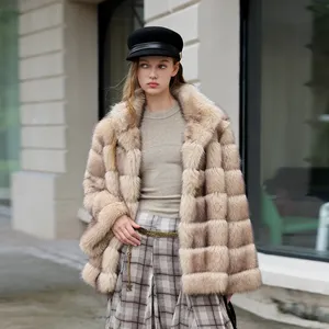 Nuovo Stile Invernale: <span class=keywords><strong>Cappotto</strong></span> Corto da <span class=keywords><strong>Donna</strong></span> in Finta Pelliccia di <span class=keywords><strong>Visone</strong></span> Ecologica, Monopetto con Collo in Pelliccia, Motivo 3D, Pelle Intera - Product Image 4