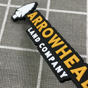 Iyi özel Logo şapka yamalar kabartmalı cırt cırt dikmek demir on silikon yumuşak 2D 3D kauçuk PVC yama giyim için - Product Image 1