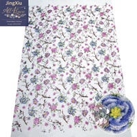 Tissu en dentelle de tulle brodé de sequins et de perles, motif floral multicolore de roses, idéal pour robes de mariée et robes de soirée