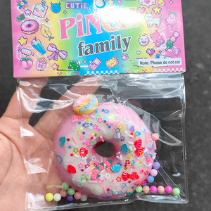Jouets de décompression faits à la main, jouets sensoriels à presser en PVC mignons, en forme de pain simulé, beignets et donuts, anti-stress pour toute la famille - Product Image 3