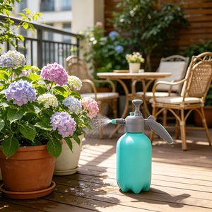 Pulvérisateur manuel 2 litres, bouteille à pression pour l'arrosage du jardin et la lutte antiparasitaire - Product Image 3