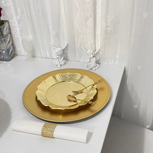 Thanh lịch bán buôn vàng sơn nhựa sạc tấm cho trang trí đám cưới giá rẻ số lượng lớn Bộ đồ ăn - Product Image 2