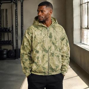 Sweat à capuche zippé pour homme, vert sauge camouflage, imprimé graphique en relief, coupe décontractée à épaules tombantes, style streetwear urbain, collection automne premium - Product Image 4