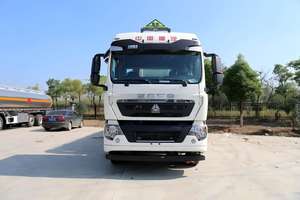 Camion-citerne tout-terrain en aluminium 29,25 m³ avec suspension pneumatique, capacité de charge 20,5 T, pour <span class=keywords><strong>l</strong></span>'exploitation minière et la logistique de carburant en zone isolée - Product Image 2