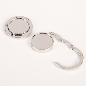 Proveedores <span class=keywords><strong>de</strong></span> <span class=keywords><strong>gancho</strong></span> para colgar bolsos <span class=keywords><strong>de</strong></span> moda coloridos plegados <span class=keywords><strong>de</strong></span> oro cristalino Mujer Percha especial para bolsos <span class=keywords><strong>de</strong></span> mesa para la escuela - Product Image 2