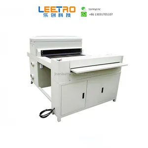 Hızlı dijital baskılar 650mm fotoğraf albümü kağıt UV kabartma kaplama makinesi, UV vernik laminar
