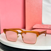 Lunettes de soleil carrées tendance en acétate noir à monture intégrale, protection UV dégradée, ajustement confortable pour la plage et les activités de plein air