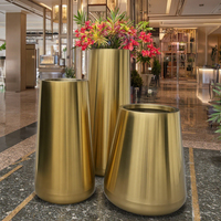Pot d'arbre décoratif doré pour jardin intérieur et extérieur pour hôtel Pots de fleurs d'intérieur géants et jardinières Pot de plantes d'intérieur élégant pour extérieur