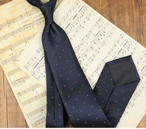 ربطة عنق فاخرة للرجال مصنوعة يدويًا من البوليستر 100٪ بعرض 8 سم، مطرزة بتصميم أوراق الشجر والزهور باللون الكحلي والبني، صديقة للبيئة، مناسبة للأعمال - Product Image 2