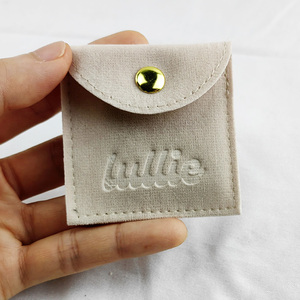 Pochette d'emballage cadeau en velours imprimée avec logo personnalisé, pochette enveloppe en daim avec rabat pour bijoux - Product Image 2