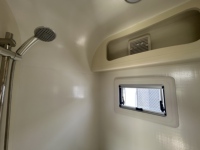 XISHUNLONG Camping-car de luxe 4x4 tout-terrain |   Camping-car d'expédition pour l'aventure en plein air |   Remorque légère à châssis AL-KO