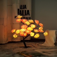 Lampe de bureau en forme de rose Ornements de chambre en forme de cœur de fille Veilleuse LED Veilleuse en plastique de Noël Fleurs roses