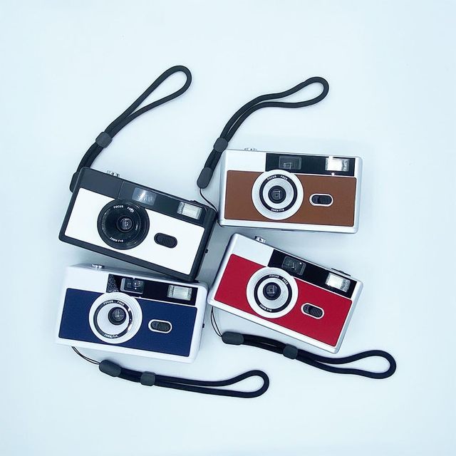 Half Frame 35mm Retro Vintage Film Camera Reusable Focus Free Single Use Non-Disposable with AA Battery Plastic Built-in Flash