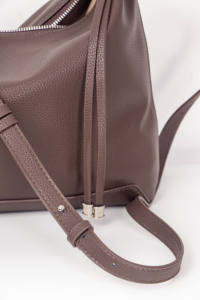 Bolso de Hombro de Cuero Vacuno Genuino de Lujo para Mujer, Diseño Geométrico de Verano, de Alta Calidad, con Cierre y Hecho a Mano - Product Image 4