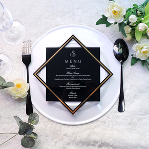 Cartes de <span class=keywords><strong>menu</strong></span> personnalisables en acrylique noir avec bordure dorée et détails blancs pour la restauration de <span class=keywords><strong>mariage</strong></span> et la mise en place de table pour événements haut de gamme - Product Image 1