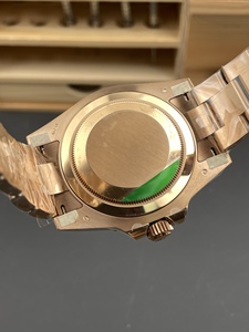 Thương hiệu nổi tiếng sang trọng Superclone Hai tông màu đen nâu Viền gốm GMT Root Beer Đồng hồ thép vàng Mặt số màu đen Hiển thị ngày - Product Image 4