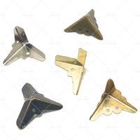 XIAOFEI Boîte triangulaire miniature en métal antique Protection d'angle Accessoires décoratifs