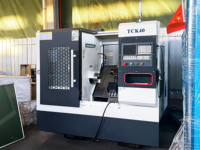 Tck40 Turquie Tour CNC Mandrin Hydraulique Lit Incliné Tour CNC avec 4/6/8 Outils et Outils D'entraînement