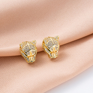 Pendientes de tuerca con forma de pantera de circonita chapados en oro para mujer, elegantes joyas del zodiaco animal, accesorio de moda para fiestas - Product Image 3