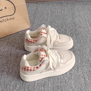 Zapatillas de estilo nuevo para niños - Zapatillas blancas de suela gruesa, modernas, versátiles y de nicho, para uso casual y deportivo. - Product Image 6