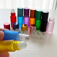Vente en gros de flacons roll-on cylindriques en verre mat givré de 5 ml et 10 ml, diffuseurs à bâtonnets, couleurs personnalisables, pour huiles essentielles, parfums et soins de la peau