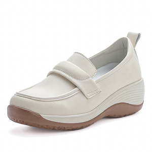 Nouveau design chaussures blanches à enfiler talons compensés pour femmes augmentation de la hauteur design classique dame baskets décontractées à bas prix usine - Product Image 1