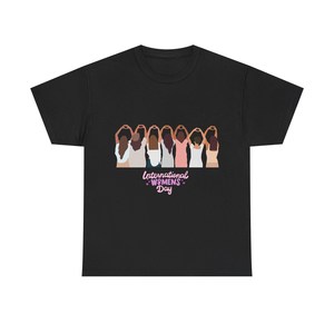 T-shirt per la Giornata Internazionale della Donna, a maniche corte, con grafica, girocollo, 100% cotone jersey, vestibilità casual primavera estate - Product Image 1