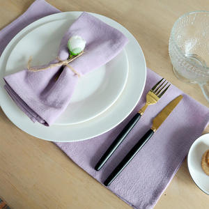 Anneau de serviette en coton et lin écologique, design carré moderne pour la décoration de table de mariage avec supports décoratifs à fleurs blanches - Product Image 2