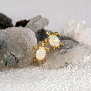2024 boucles d'oreilles tortue unisexe à la mode 14K plaque d'or opale pierre bijoux à la mode principalement en laiton et alliage pour les cadeaux - Product Image 1