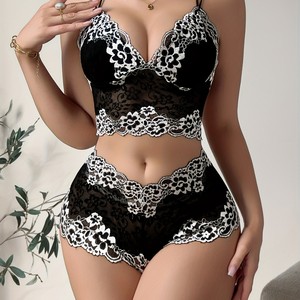 Completo Intimo Floreale in Pizzo Trasparente da Donna, Reggiseno a Triangolo con Spalline e Perizoma, Set 2 Pezzi Sexy con Dettagli Intrecciati - Product Image 1
