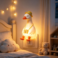 Veilleuse LED Mignonne en Forme de Canard de Voyage, Lampe Murale Décorative en Résine pour Prise, Idéale pour Chambre d'Enfant, Décoration de Maison et de Fêtes, Vente en Gros, Cadeau Personnalisé