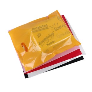 Logo personnalisé écologique PE sac à main en plastique transparent pour les vêtements à emporter et Shopping emballage cadeau - Product Image 4