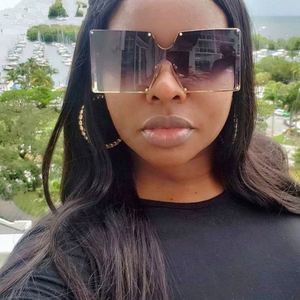 Gafas de Sol de Moda 2021 para Mujer, Estilo Vintage con Remaches, Lentes de una Pieza Extra Grandes, Gafas de Sol Cuadradas con Remaches para Mujer 2021 - Product Image 1