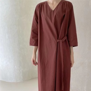 Robe simple, ample, cintrée, à manches trois-quarts, avec lacets, poches des deux côtés et ceinture - Product Image 2