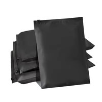 Sacs en plastique PE noir givré avec logo personnalisé, fermeture éclair mate, pour l'emballage des vêtements, sacs à fermeture éclair écologiques