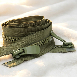 Cremallera de resina plástica multicolor personalizada de doble vía con deslizador único de 66 pulgadas, duradera para equipo de camping al aire libre - Product Image 1
