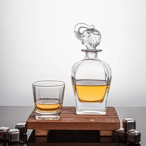 All'ingrosso della fabbrica 700 ml Brandy Vodka whisky liquore Decanter in vetro con tappo a forma di elefante