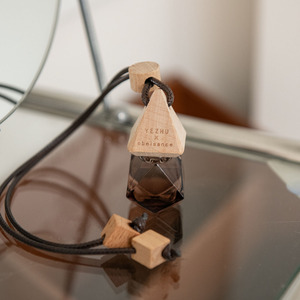 Deodorante per Auto Personalizzato con Logo, Confezione Profumata, Coperchio in Legno, Diffusore di Profumo per Auto in Vetro Tagliato a Diamante - Product Image 4