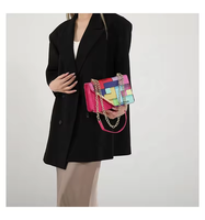 Tas Selempang Rantai Motif Geometris Warna-warni Wanita, Tas Crossbody Flap Kontras Trendi, Tas Tangan Kecil Modis untuk Wanita
