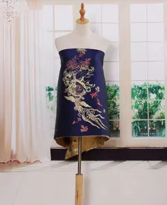 Özelleştirilmiş desen yapılmış moda ipliği boyalı dokuma jakarlı elbise kumaş