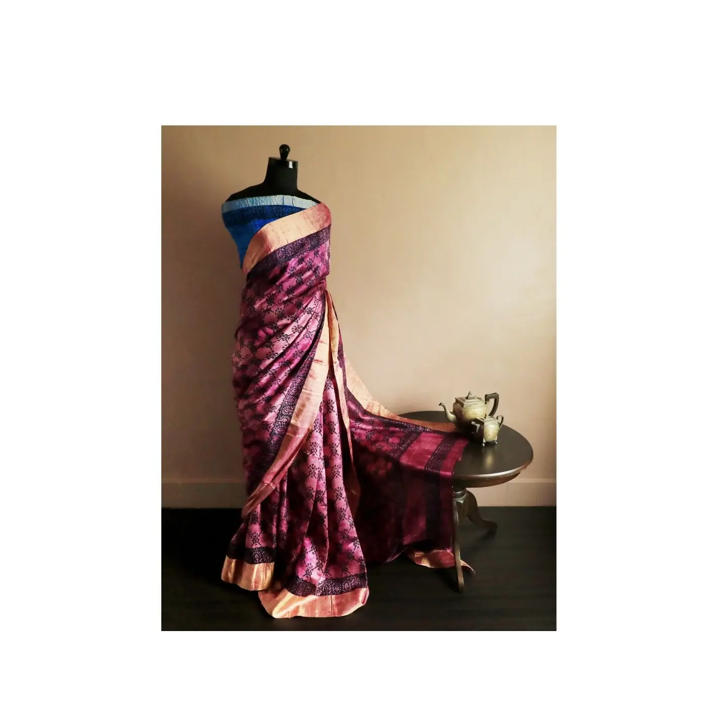 Produttore indiano molto richiesto di sari in pura seta Rawsilk con disegni Zari per uso in festa sari in stile moderno in vendita